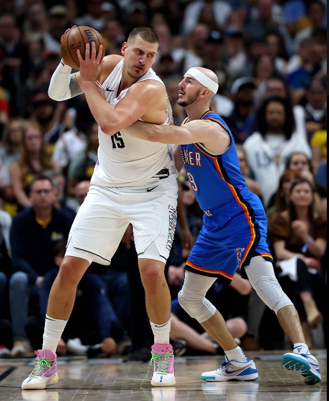 更像是一张 更像是一张